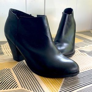 ALDO Size 10 Black Leather Booties.